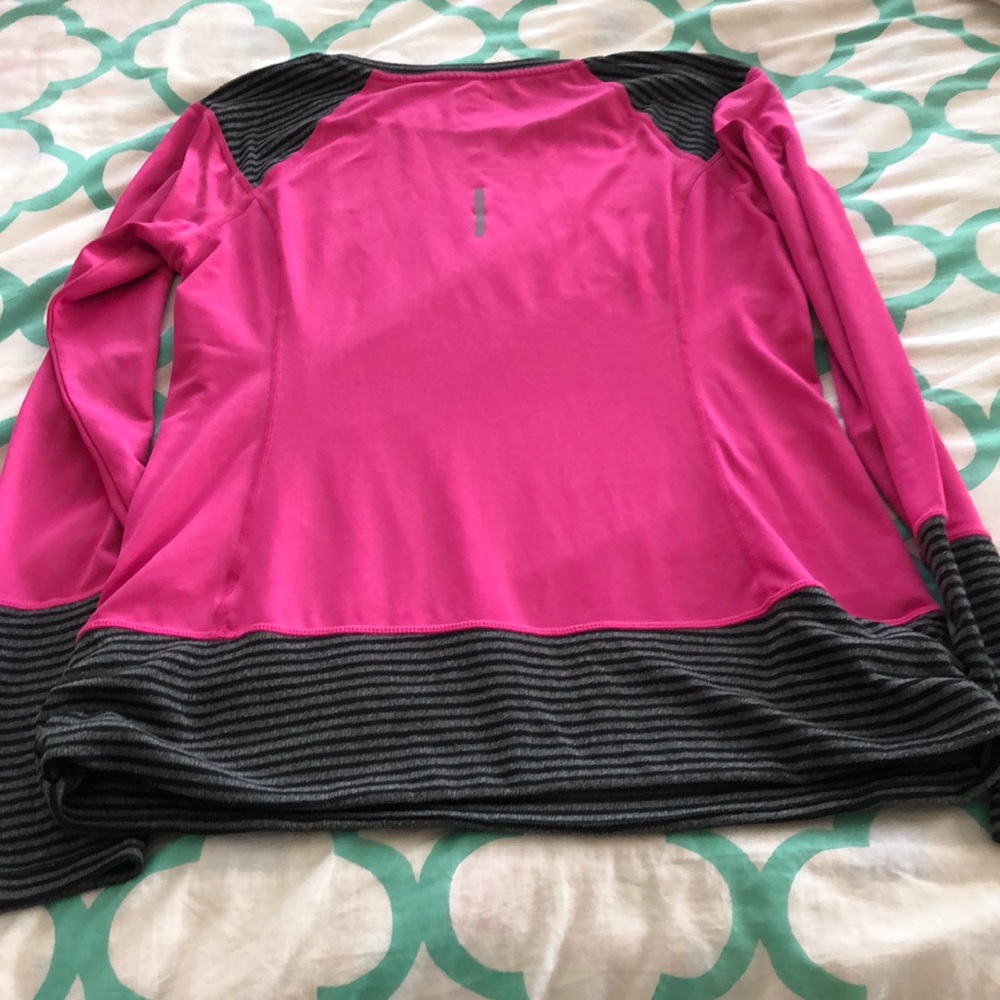 NWOT Reebok Running Top - Picture 2 of 3
